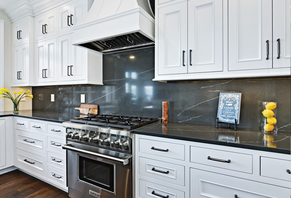 Kitchen - transitional kitchen idea in Seattle