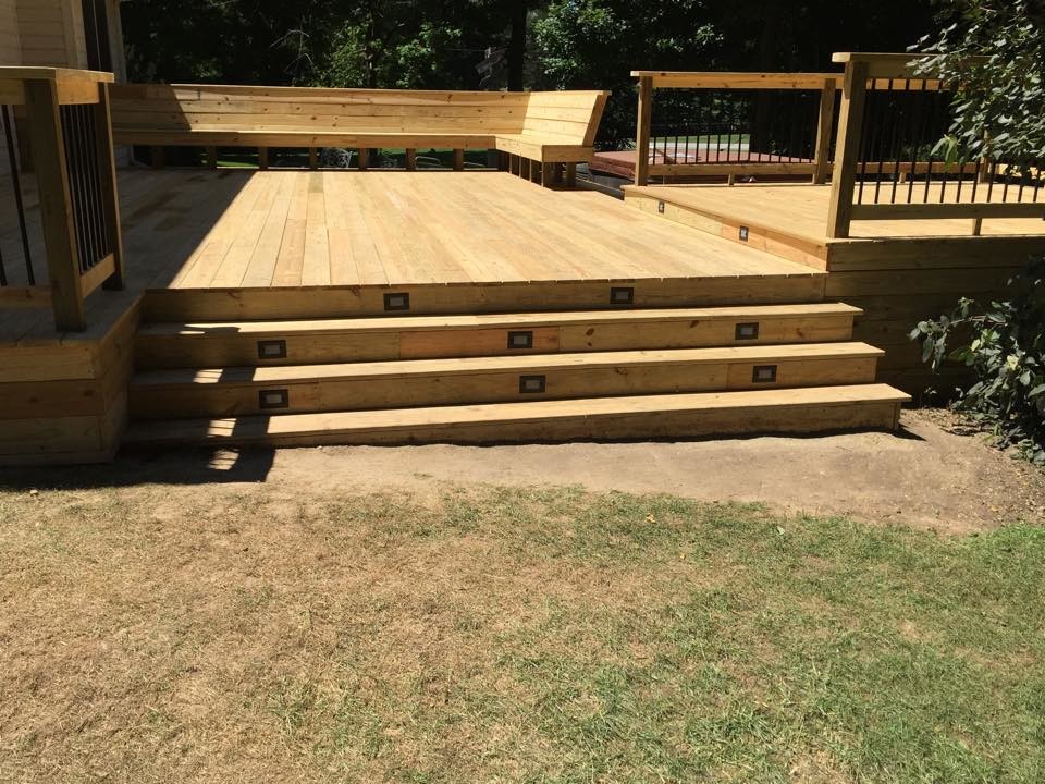 Huge backyard deck photo in Indianapolis