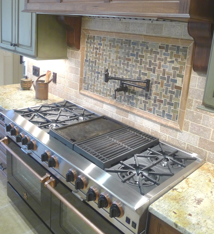 Mountain style kitchen photo in Cincinnati