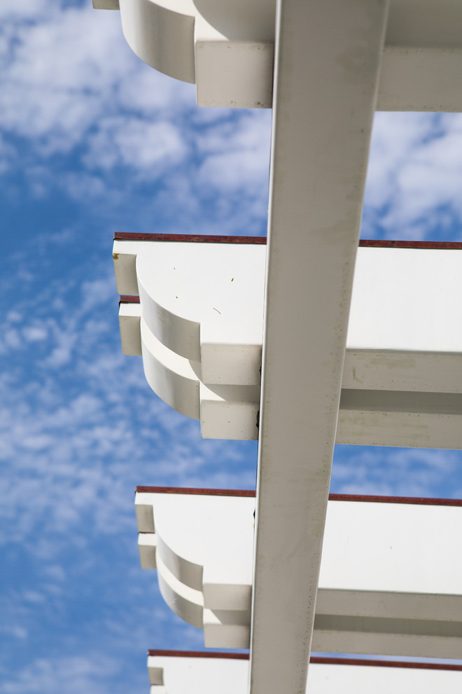 Inspiration for a transitional home design remodel in Orange County