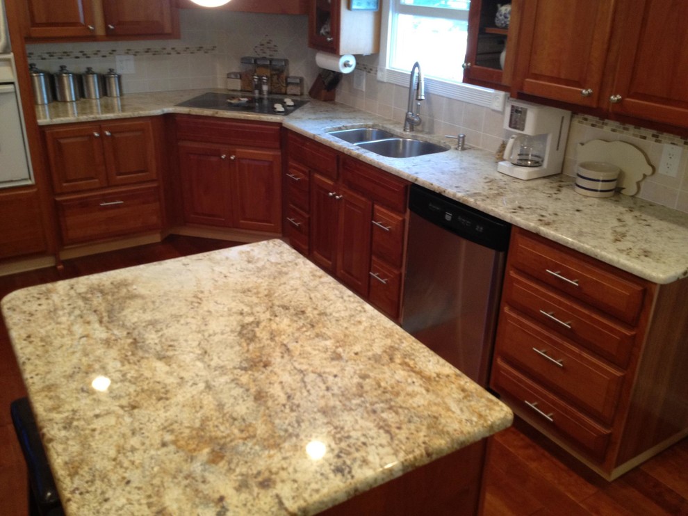 Kitchen - kitchen idea with an undermount sink and granite countertops