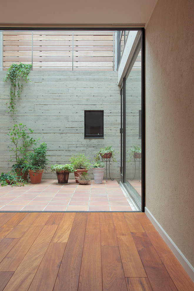 This is an example of an industrial courtyard patio in Tokyo.