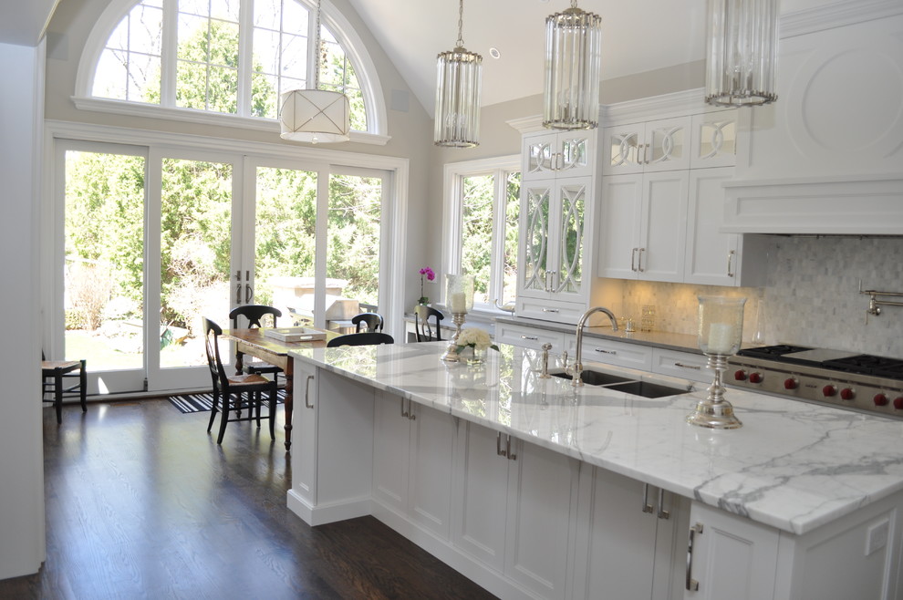 Example of a transitional kitchen design in Toronto