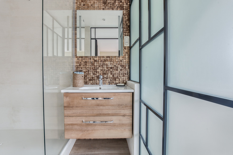 This is an example of a mid-sized contemporary master bathroom in Paris with a curbless shower, a wall-mount toilet, mosaic tile, beige walls, cork floors, a console sink, solid surface benchtops, white benchtops, a niche, a single vanity, a floating vanity and beige tile.