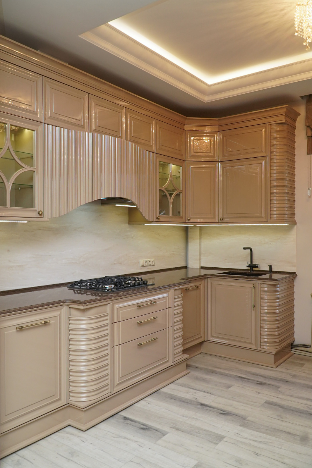 Копия многоуровневой итальянской кухни "Дама"