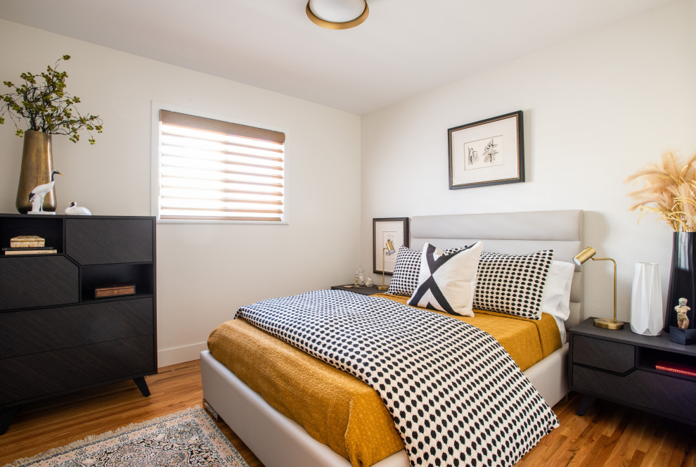 Design ideas for a midcentury guest bedroom in Denver.