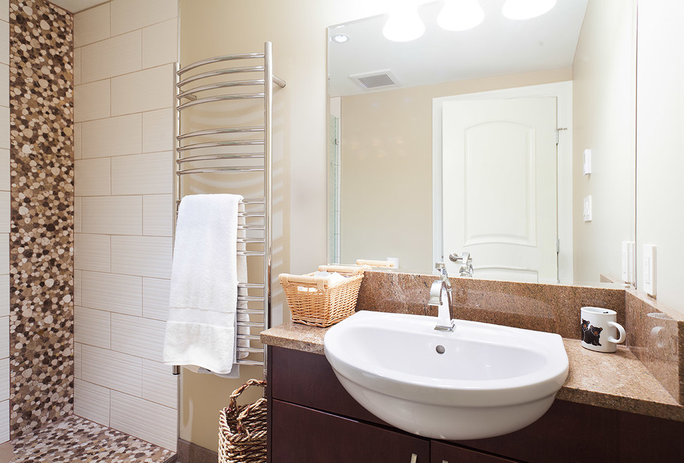 Transitional home design photo in Vancouver