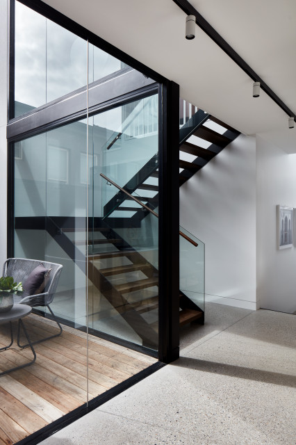Reflection House moderno-escalera