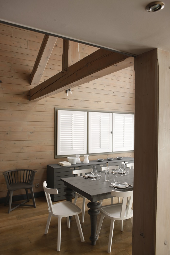 Exemple d'une salle à manger tendance.