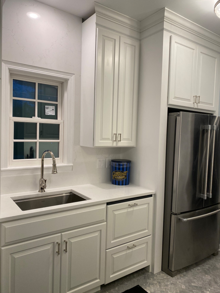 Champaign Living Room with Built in Bar, Drop Zone, and Laundry Room