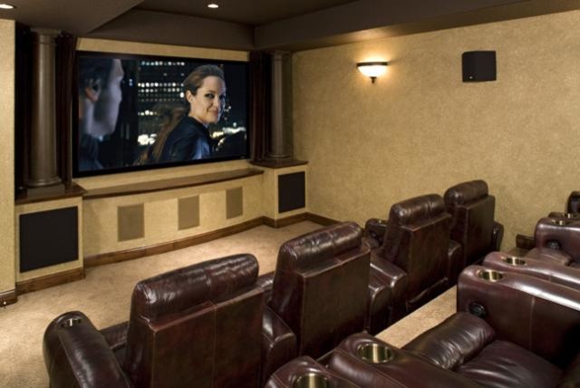 Traditional home theatre in Minneapolis.