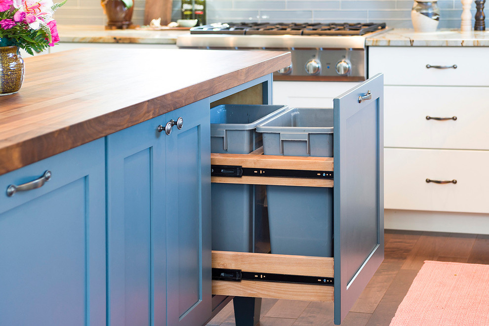 Inspiration for a large contemporary u-shaped dark wood floor and brown floor eat-in kitchen remodel in Vancouver with an undermount sink, shaker cabinets, gray backsplash, glass tile backsplash, stainless steel appliances, an island, white cabinets and granite countertops