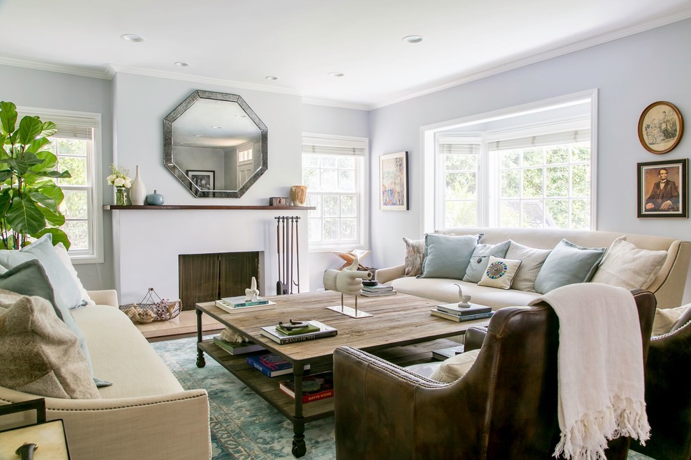Transitional home design photo in Los Angeles