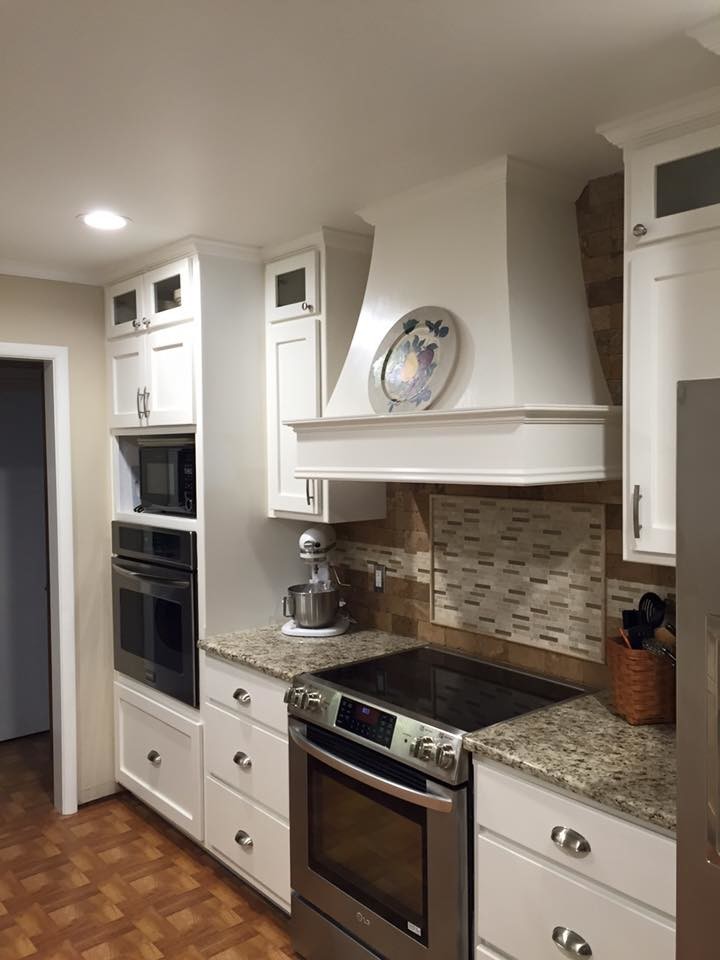 Example of a mid-sized transitional single-wall cork floor eat-in kitchen design with shaker cabinets, white cabinets, granite countertops, brown backsplash, matchstick tile backsplash and stainless steel appliances