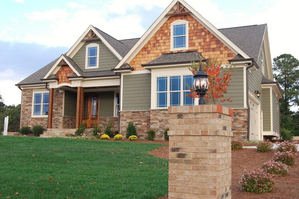 Design ideas for an arts and crafts exterior in Raleigh.
