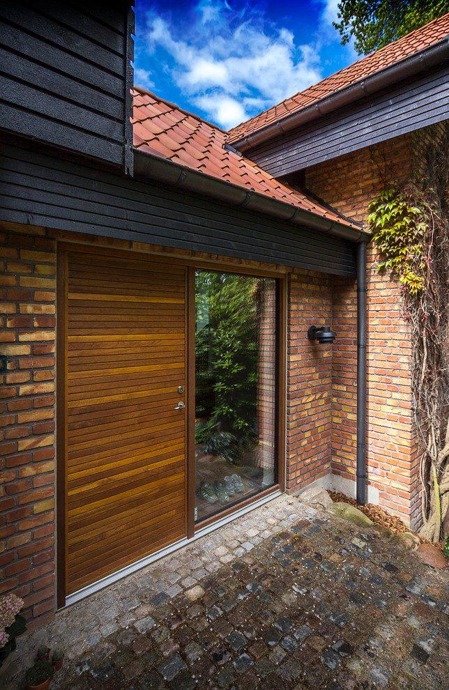 Large transitional entryway photo in Aarhus