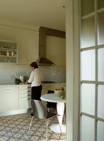 Piso Eixample transitional-kitchen