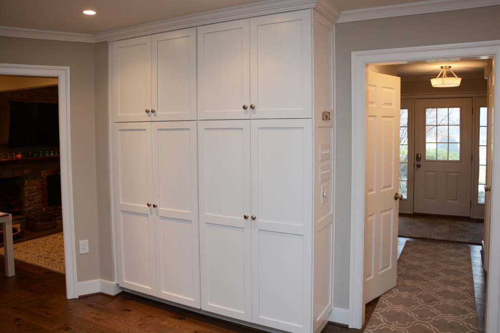 Kitchen - kitchen idea in Chicago