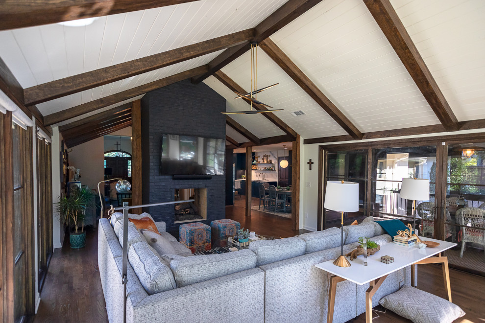 Transitional home design photo in Atlanta