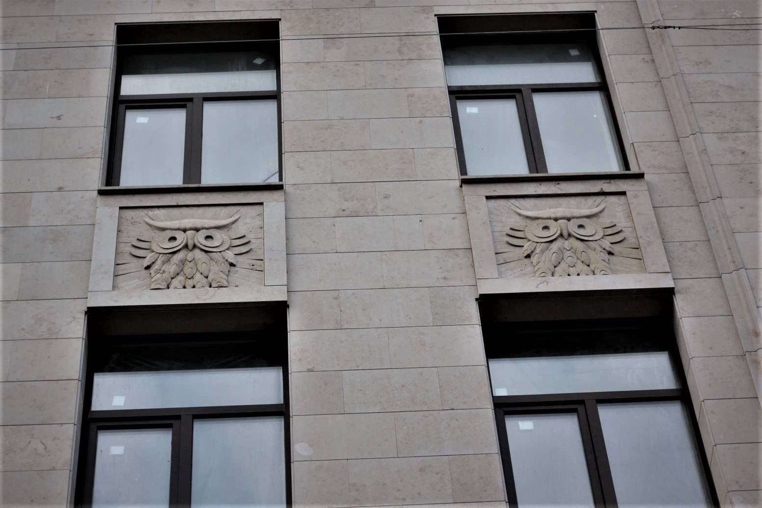 Гранитные совы на здание Финский переулок, дом 4 (Санкт-Петербург)