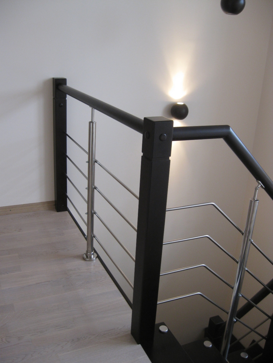 Лестница на больцах