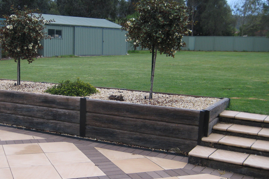 Design ideas for a country backyard garden in Melbourne with a retaining wall.