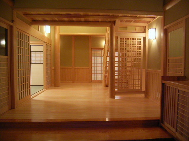 新座の家 giapponese-ingresso