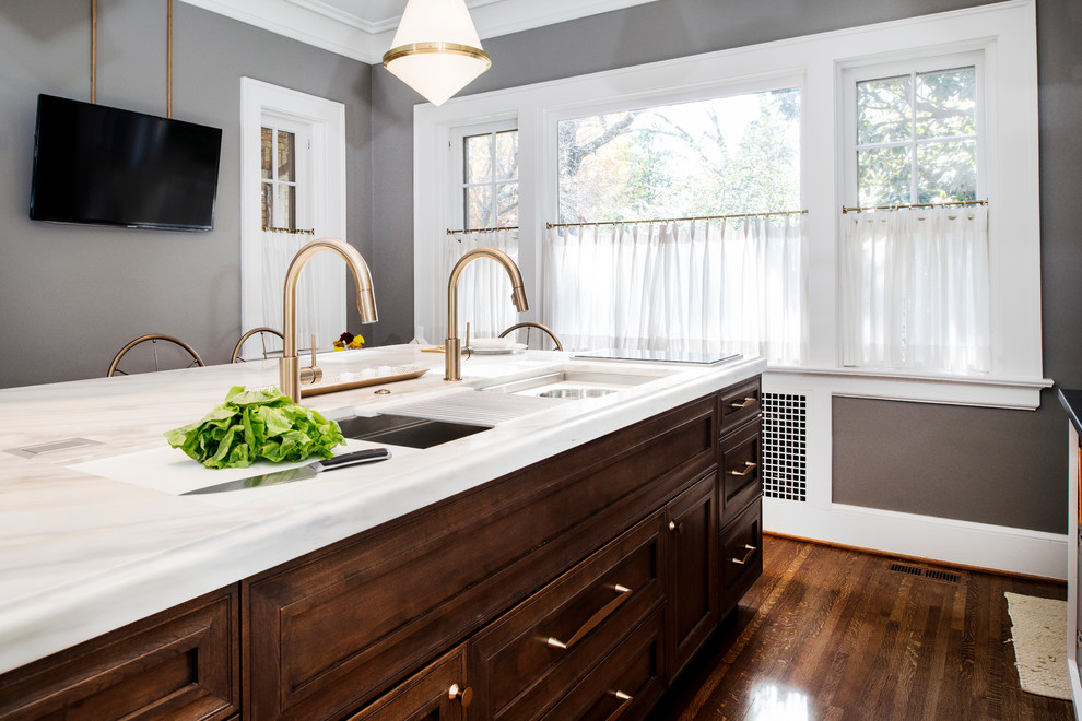 Eat-in kitchen - large transitional u-shaped medium tone wood floor and brown floor eat-in kitchen idea with marble countertops, white backsplash, glass tile backsplash, stainless steel appliances, an island, a farmhouse sink, recessed-panel cabinets and white cabinets