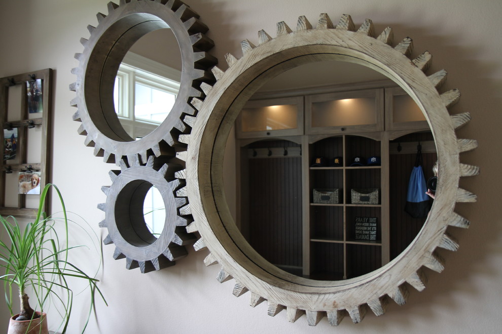 Example of a transitional entryway design in Indianapolis