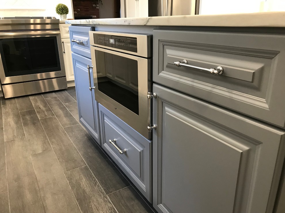 Transitional home design photo in New York