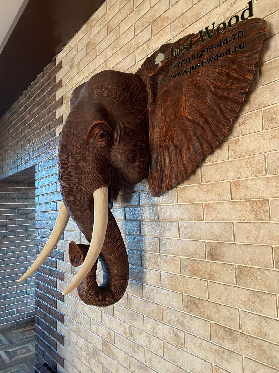 Голова слона в интерьере в Сергиевом посаде
