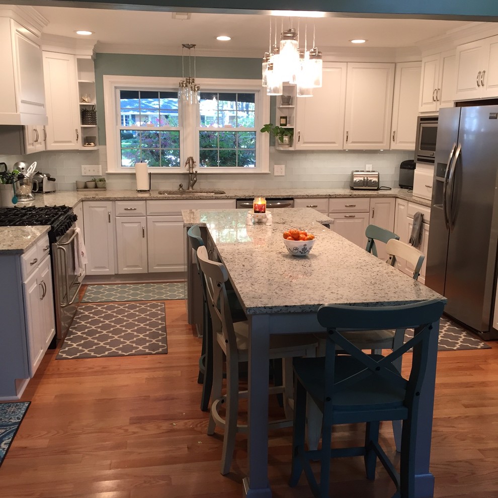 Kitchen - transitional kitchen idea