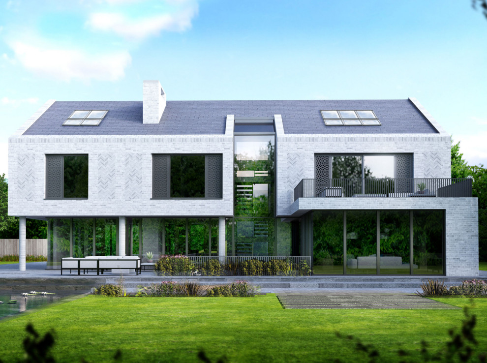 Inspiration pour une grande façade de maison blanche en brique à deux étages et plus avec un toit de Gambrel, un toit en tuile et un toit gris.