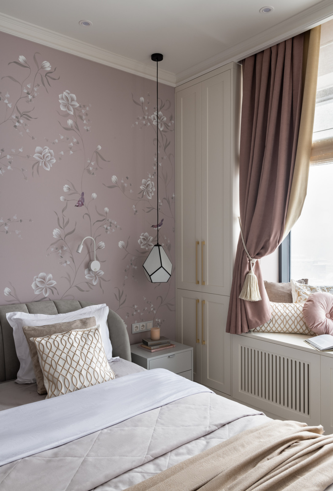 Журнал «Идеи Вашего Дома» назвал этот интерьер «обволакивающий уютом»