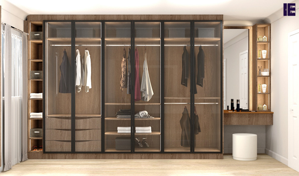 Foto de armario y vestidor moderno pequeño con a medida, armarios tipo vitrina, puertas de armario marrones, suelo de contrachapado y suelo marrón