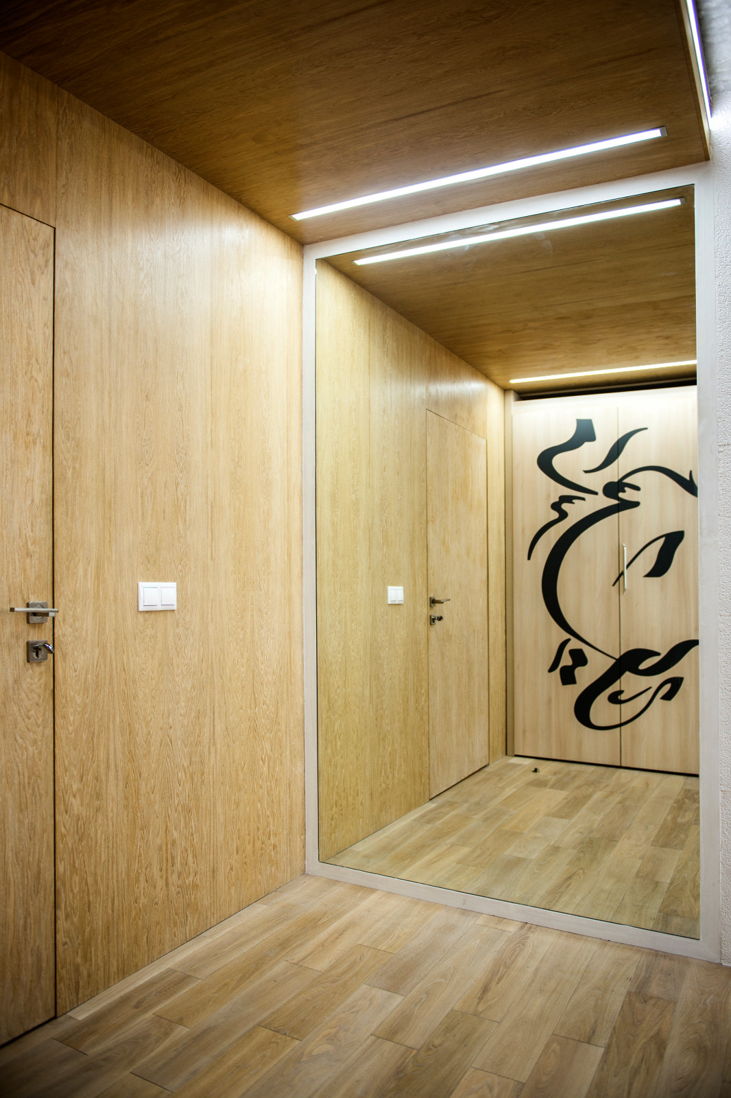 Спальня с бетонным потолком