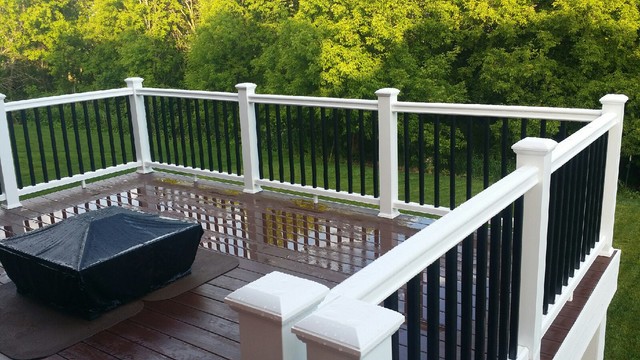 Otsego Composite Deck contemporaneo-terraza-y-balcon