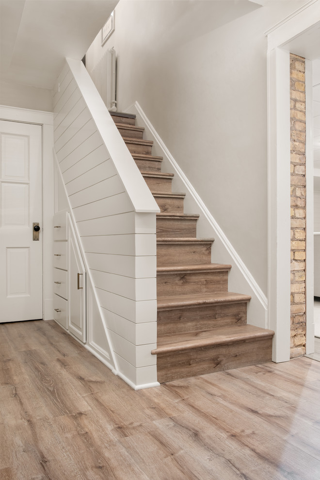 Design ideas for a mid-sized traditional staircase in Milwaukee.