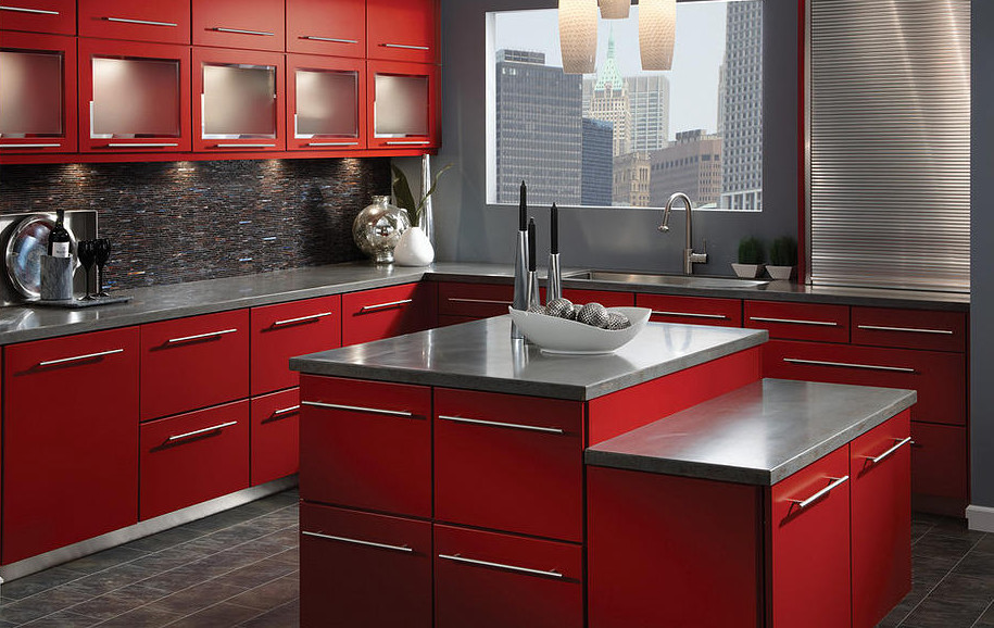 Design ideas for a small contemporary l-shaped open plan kitchen in Orlando with an undermount sink, flat-panel cabinets, red cabinets, stainless steel benchtops, metallic splashback, mosaic tile splashback, stainless steel appliances, slate floors, with island and grey floor.