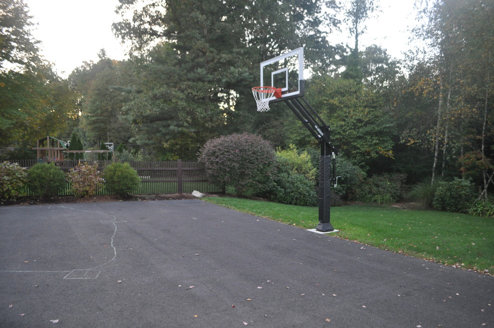Large traditional front yard partial sun outdoor sport court in Boston.