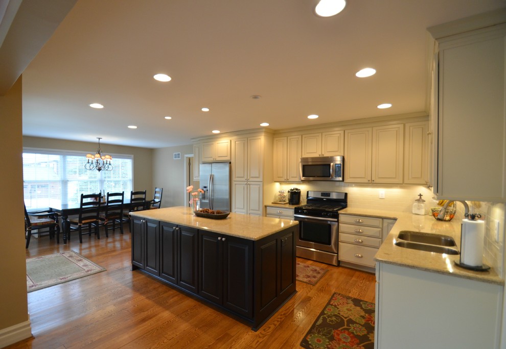 Kitchen - transitional kitchen idea in Cincinnati