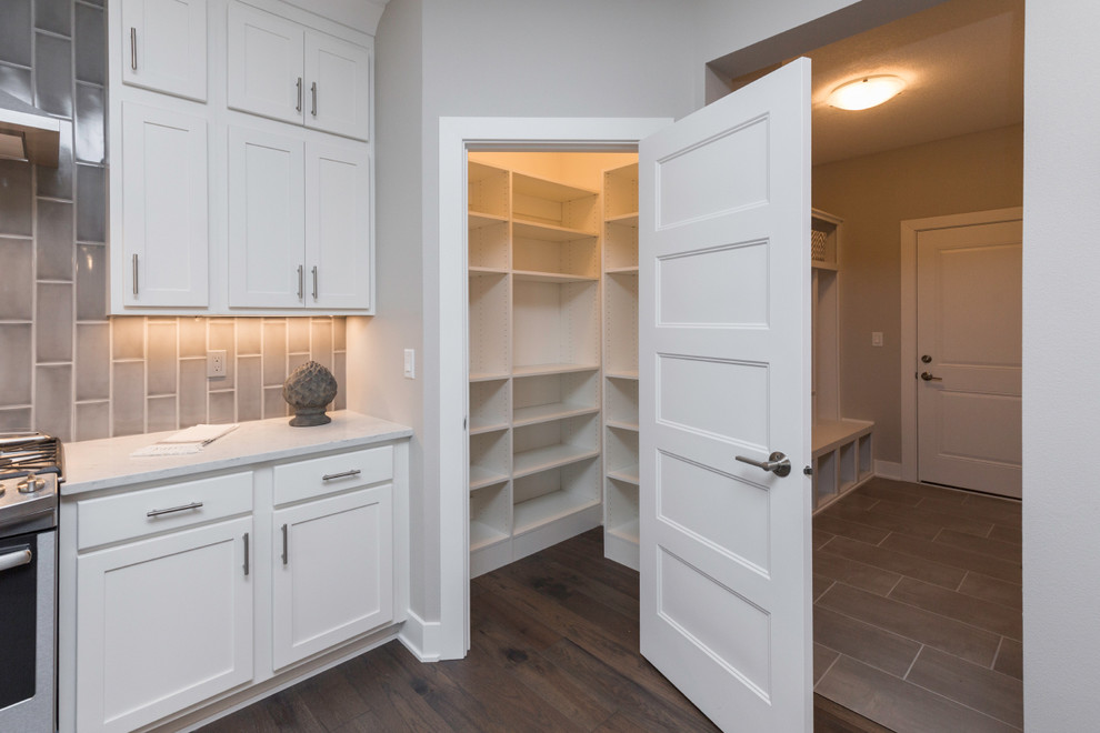 Kitchen - transitional kitchen idea