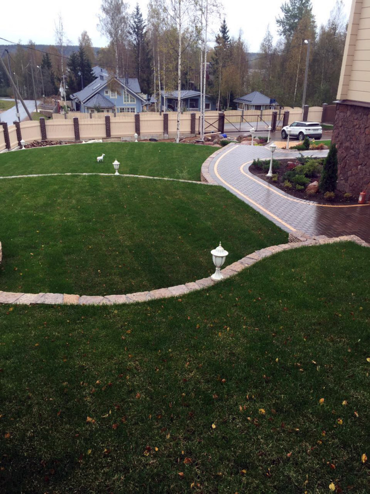 Дом из кирпича в Охтинском парке