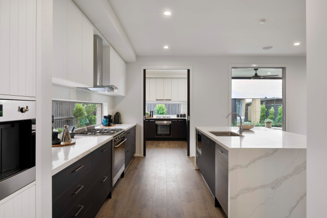 Hampton 490 Display contemporary-koek