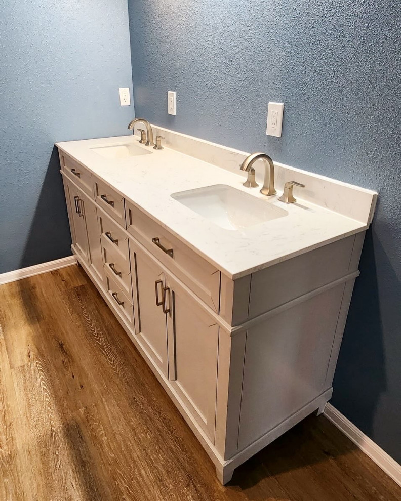 Pony Wall Shower/Bathroom