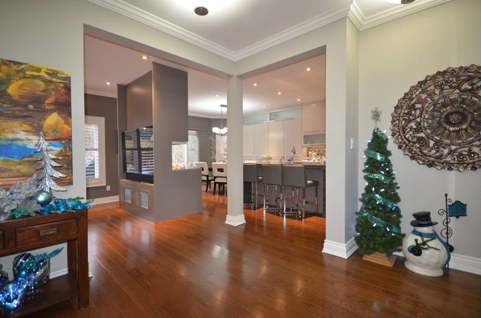 Inspiration for a transitional home design remodel in Toronto