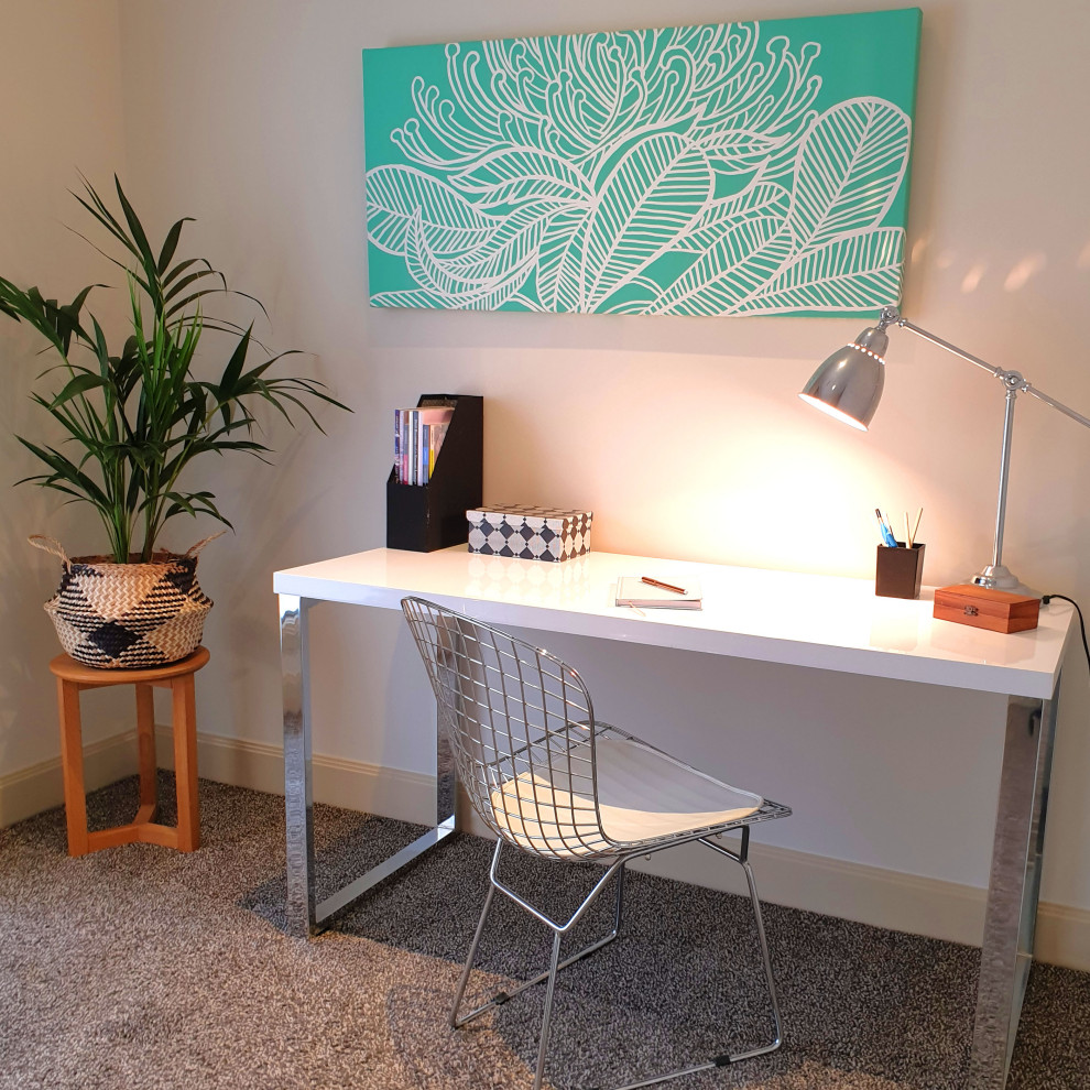 This is an example of a contemporary home office in Canberra - Queanbeyan.