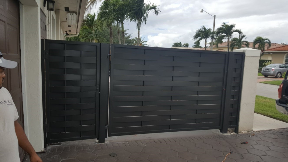 OUTDOOR GATES