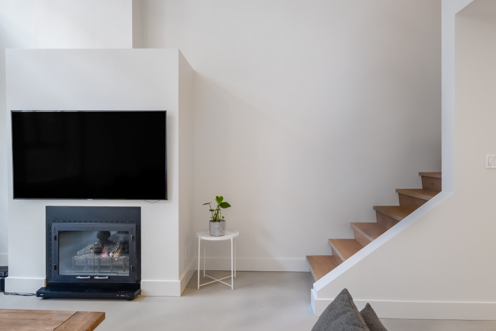 Example of a minimalist home design design in Vancouver