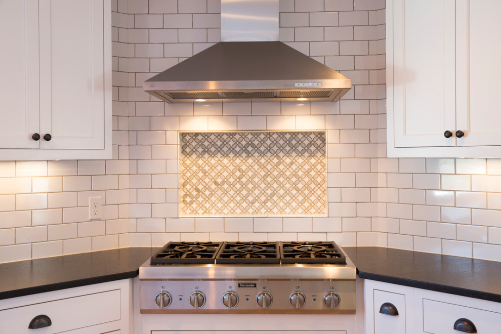 Kitchen - transitional kitchen idea in Boston